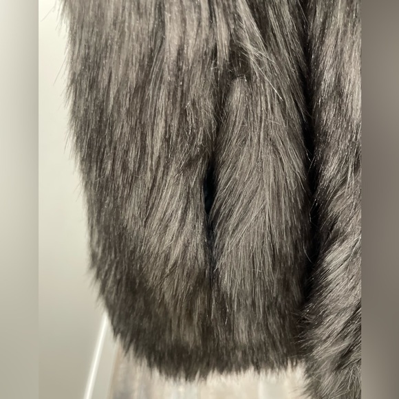 Faux Fur Coat / Jacket / Outter wear - Picture 7 of 11